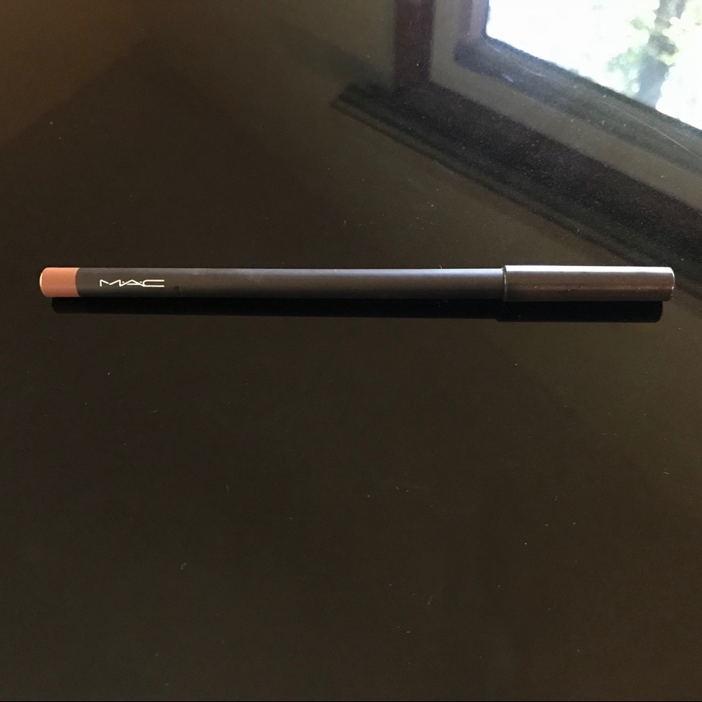 MAC lip liner pencil in Stripdown
